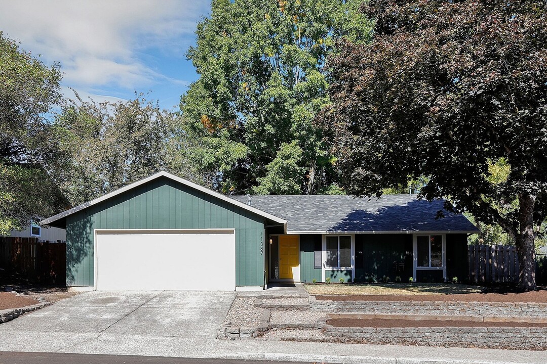 11387 SW Ironwood Loop in Tigard, OR - Building Photo