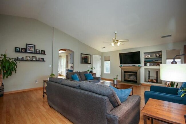 8249 Adagio Way in Citrus Heights, CA - Building Photo - Building Photo