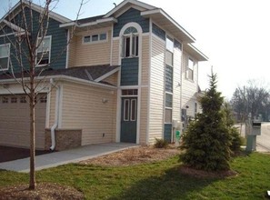 Forest Ridge Townhomes in Forest Lake, MN - Building Photo - Building Photo