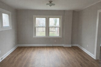 4740 Burleigh Rd in Garfield Heights, OH - Foto de edificio - Building Photo