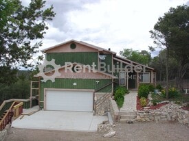 83 Lagarto Rd in Tijeras, NM - Building Photo