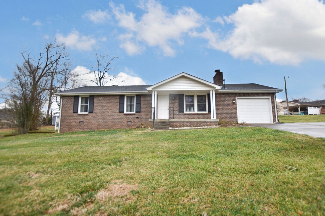 324 Lockert Pl in Clarksville, TN - Foto de edificio