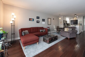 350 4th Ave S in Kirkland, WA - Building Photo - Building Photo