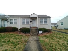 609 E Willowbrook Dr in Burlington, NC - Building Photo