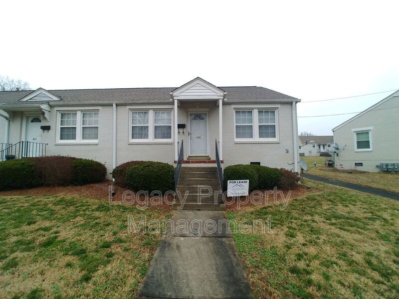 609 E Willowbrook Dr in Burlington, NC - Building Photo