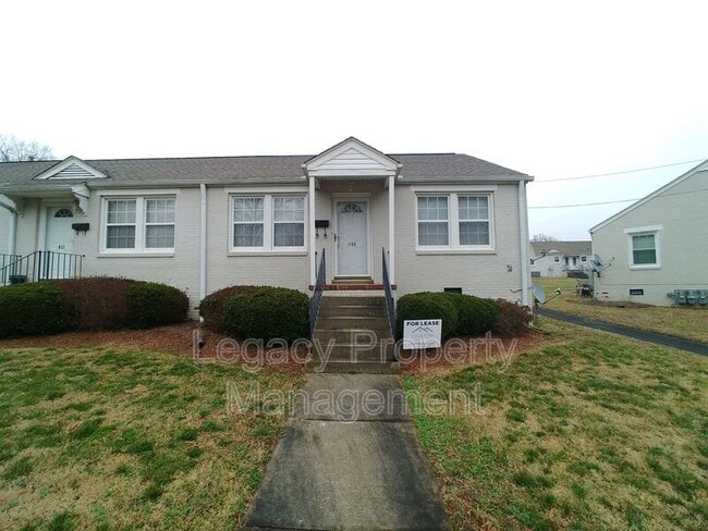 property at 609 E Willowbrook Dr