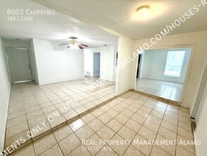 8003 Chipping in San Antonio, TX - Building Photo - Building Photo