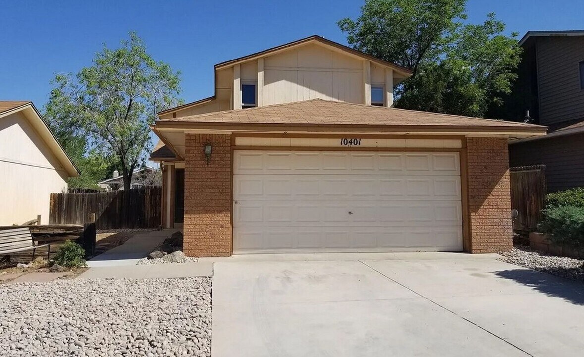 10401 Oso Grande Rd NE in Albuquerque, NM - Building Photo