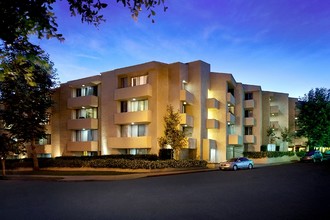 Barry Apartments in Los Angeles, CA - Building Photo - Building Photo