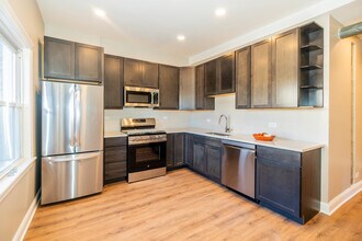 1032 W Dakin St in Chicago, IL - Building Photo - Building Photo