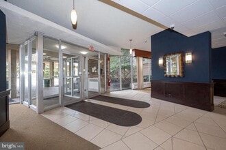 1030 E Lancaster Ave in Bryn Mawr, PA - Building Photo - Building Photo