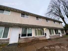 33863 Pine St in Abbotsford, BC - Building Photo