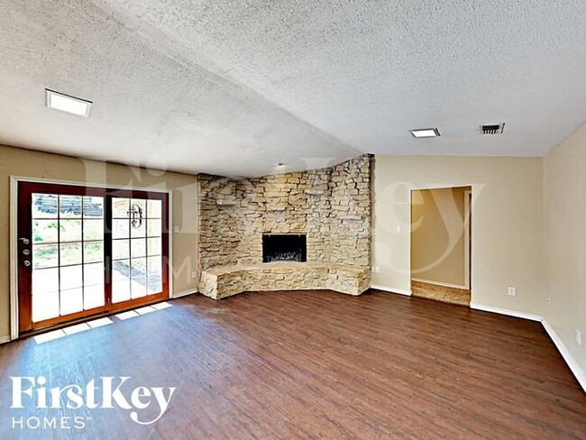 7701 Skylake Dr in Fort Worth, TX - Building Photo - Building Photo