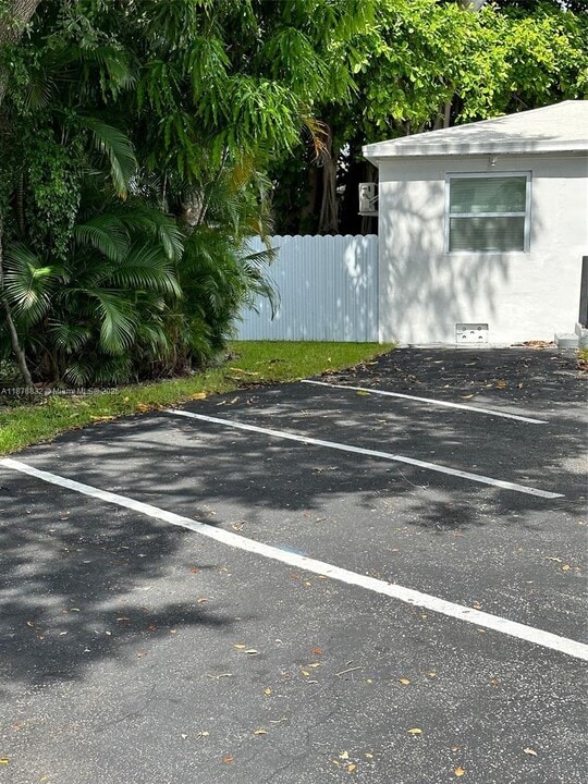 12906 NE 6th Ave in North Miami, FL - Building Photo
