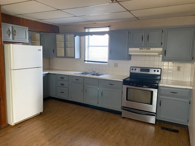 1202 Lynn St in Parkersburg, WV - Building Photo - Building Photo