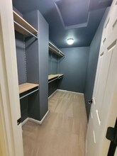 5686 NE Canard Dr in Hillsboro, OR - Foto de edificio - Building Photo