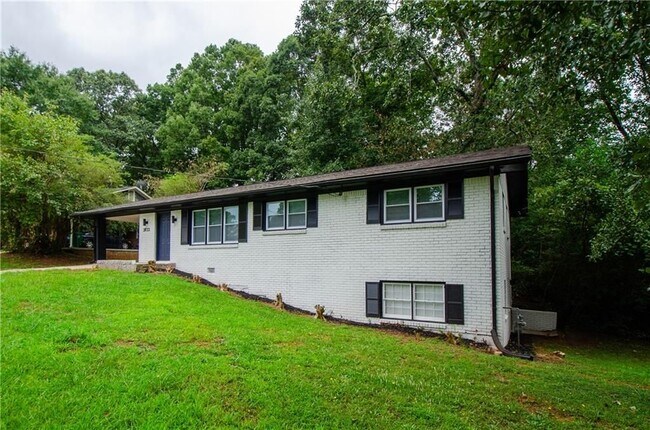 3833 Wedgefield Cir in Decatur, GA - Building Photo - Building Photo