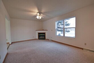 435 Steno Trail in Pulaski, WI - Building Photo - Building Photo