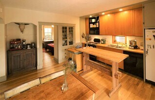 218 Brookline St, Unit 1 in Cambridge, MA - Building Photo