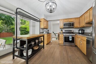 1208 Parliament Ct in Libertyville, IL - Building Photo - Building Photo