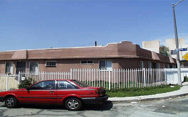 1126 White Knoll Dr in Los Angeles, CA - Building Photo - Building Photo