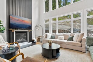 1042 Greensview Dr in Lake Of Bays, ON - Building Photo