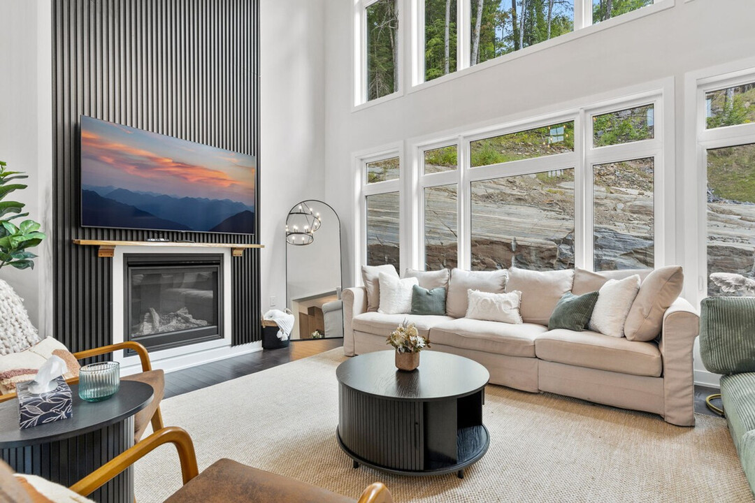 1042 Greensview Dr in Lake Of Bays, ON - Building Photo
