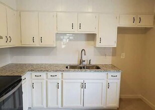 607 W Byrd Blvd, Unit 605-2 in Universal City, TX - Building Photo - Building Photo