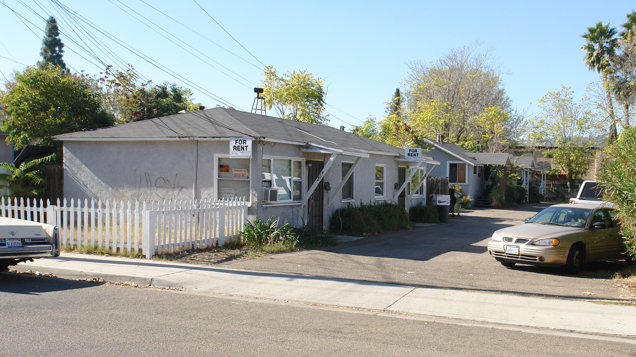 264-272 Chambers St in El Cajon, CA - Foto de edificio