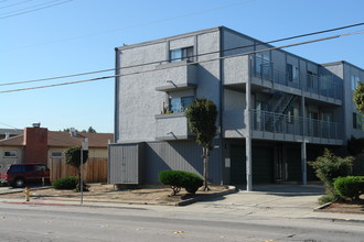 573 Huntington Ave in San Bruno, CA - Building Photo - Building Photo