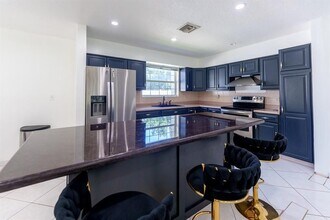 2011 N 43rd Ave in Hollywood, FL - Building Photo - Building Photo