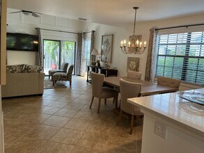 823 Meadowland Dr, Unit J in Naples, FL - Building Photo - Building Photo