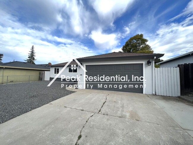 1725 Wakefield Way in Sacramento, CA - Building Photo - Building Photo