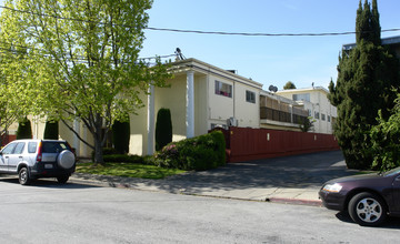 1442 Gordon Apartments in Redwood City, CA - Foto de edificio - Building Photo