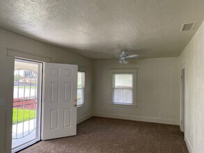 1016 Orange Ave in Chowchilla, CA - Building Photo - Building Photo