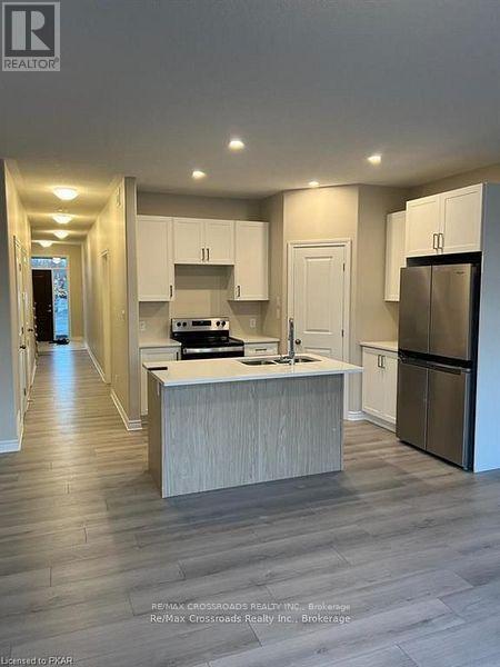 214 Heritage Park Dr in Greater Napanee, ON - Building Photo - Building Photo