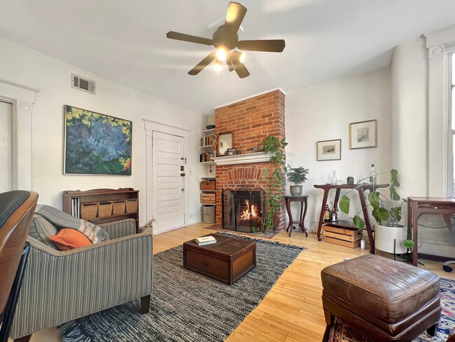 1856 Mintwood Pl NW, Unit 4 in Washington, DC - Foto de edificio - Building Photo