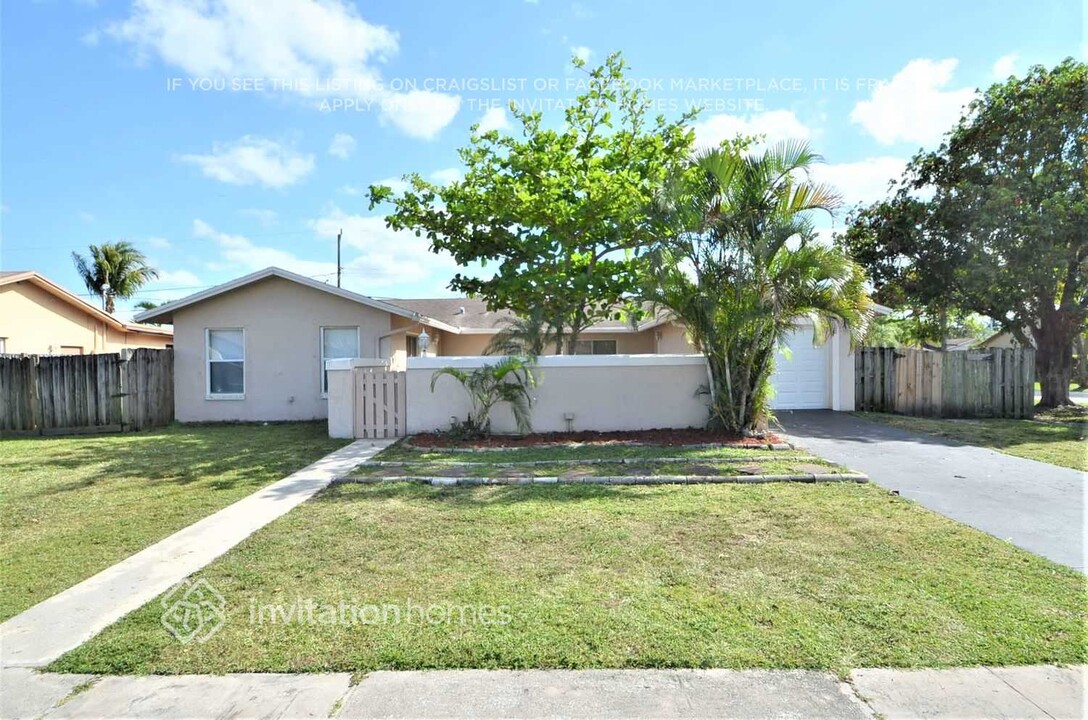 8650 NW 46th St in Lauderhill, FL - Building Photo