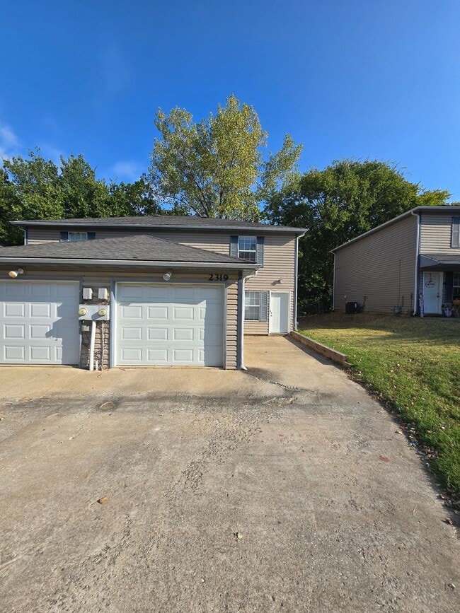 property at 2200-2202-2202 E Parks Edge Pl