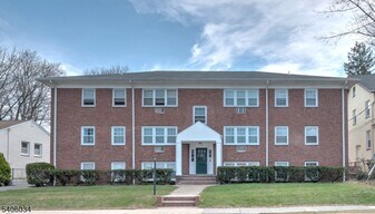 138 Roseland Ave in Caldwell, NJ - Building Photo