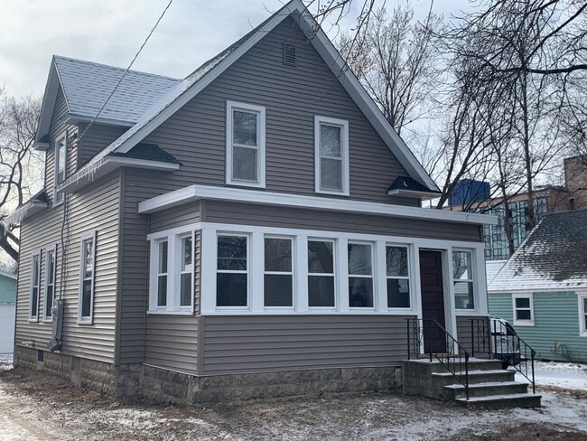 property at 1109 W Front St