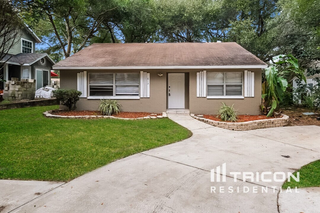 613 Boston St in Tarpon Springs, FL - Building Photo