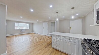 979 Fellsway, Unit 10 in Medford, MA - Foto de edificio - Building Photo