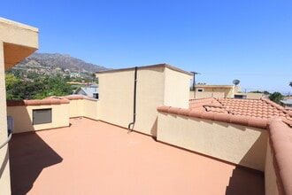 732 E Palm Ave in Burbank, CA - Building Photo - Building Photo