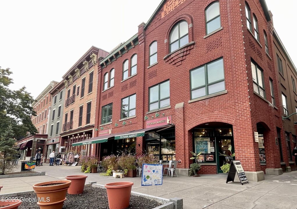 433 Broadway in Saratoga Springs, NY - Building Photo