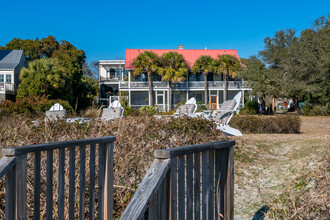 1121 Middle St in Sullivans Island, SC - Building Photo - Building Photo