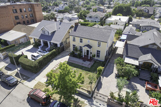 1041 S Manhattan Pl in Los Angeles, CA - Foto de edificio - Building Photo