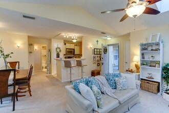 422 Lees Mill Dr in Newport News, VA - Foto de edificio - Building Photo