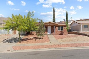304 Carnival Dr in El Paso, TX - Building Photo