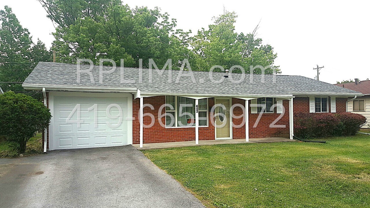 602 MacKenzie Dr in Lima, OH - Building Photo